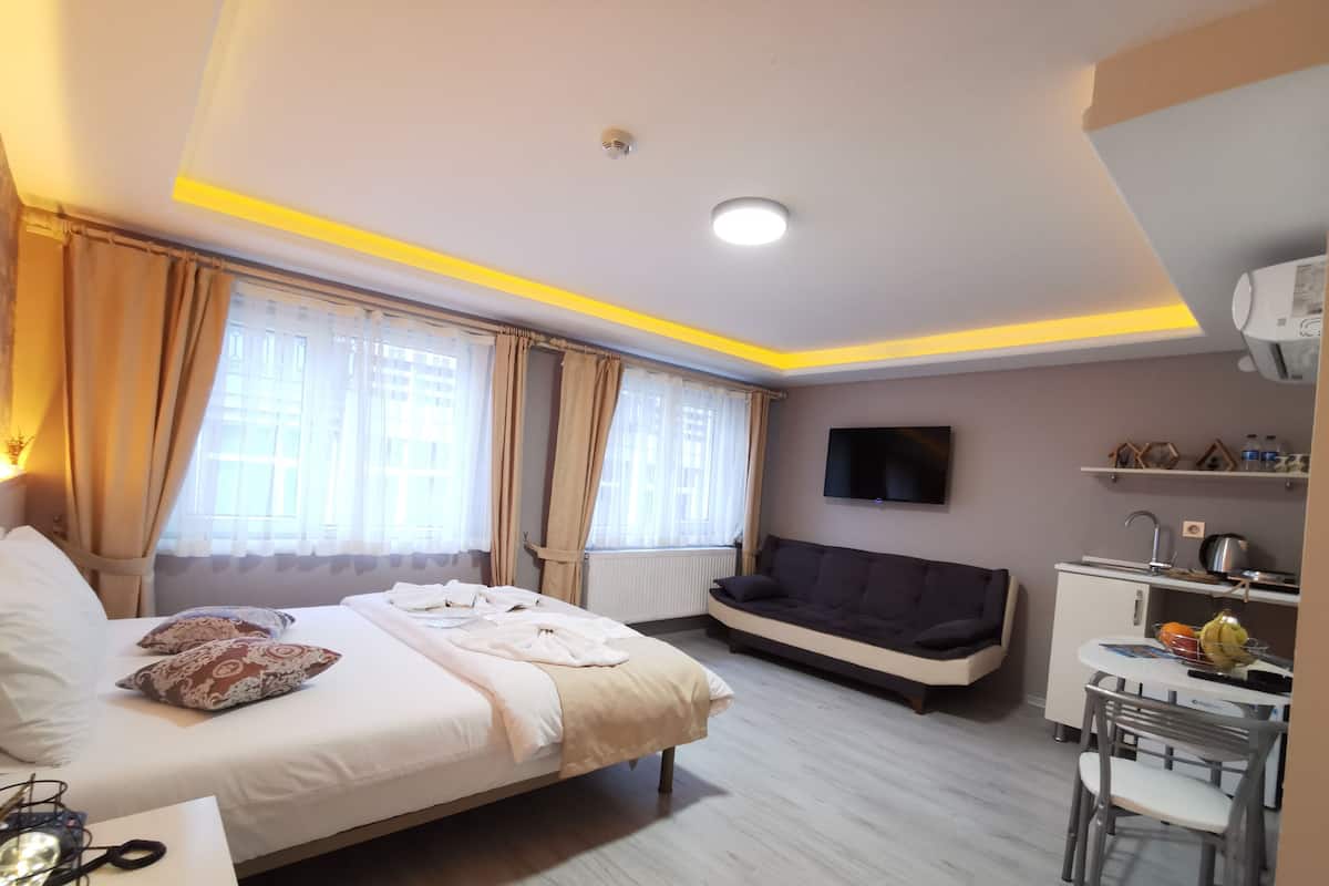 Premium bedding, blackout drapes, soundproofing