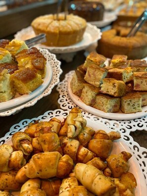 Free daily buffet breakfast - Hotel Pousada Santa Ceia (Aparecida)