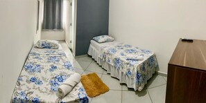 Standard Double or Twin Room | Free WiFi, bed sheets - Hotel Pousada Santa Ceia (Aparecida)