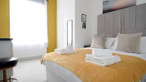 Classic Double Room | Iron/ironing board, WiFi (free), bed sheets - Marine Residence (Scarborough)