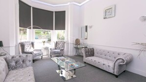 Lobby sitting area - Marine Residence (Scarborough)