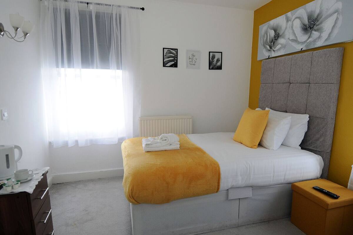 Classic Single Room | Iron/ironing board, WiFi (free), bed sheets