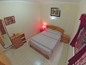 4 bedrooms, iron/ironing board, free WiFi, bed sheets