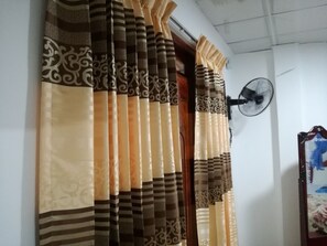 โต๊ะทำงาน, Wi-Fi ฟรี