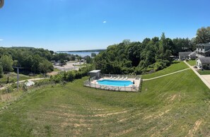 Outdoor pool - Perfect Weekend Getaway! Condo With Great River Views! Pool!  (Grafton)
