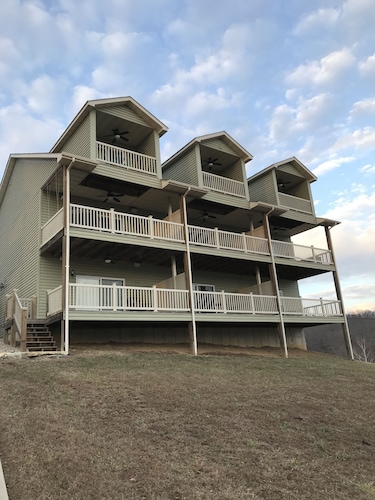 Perfect Weekend Getaway! Condo With Great River Views! Pool! 