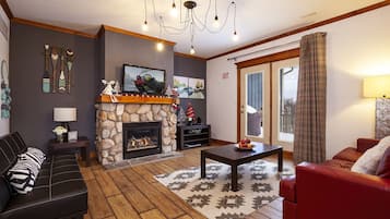 TV connectée, cheminée, chaßne hi-fi