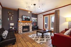 Smart TV, chimenea y estéreo