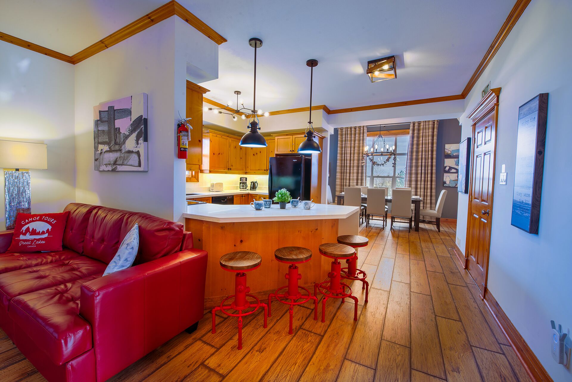 Smart TV, caminetto, impianto stereo