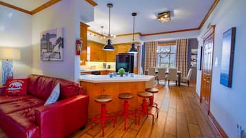 Smart TV, caminetto, impianto stereo