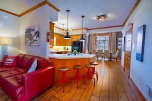 Smart TV, chimenea y estéreo