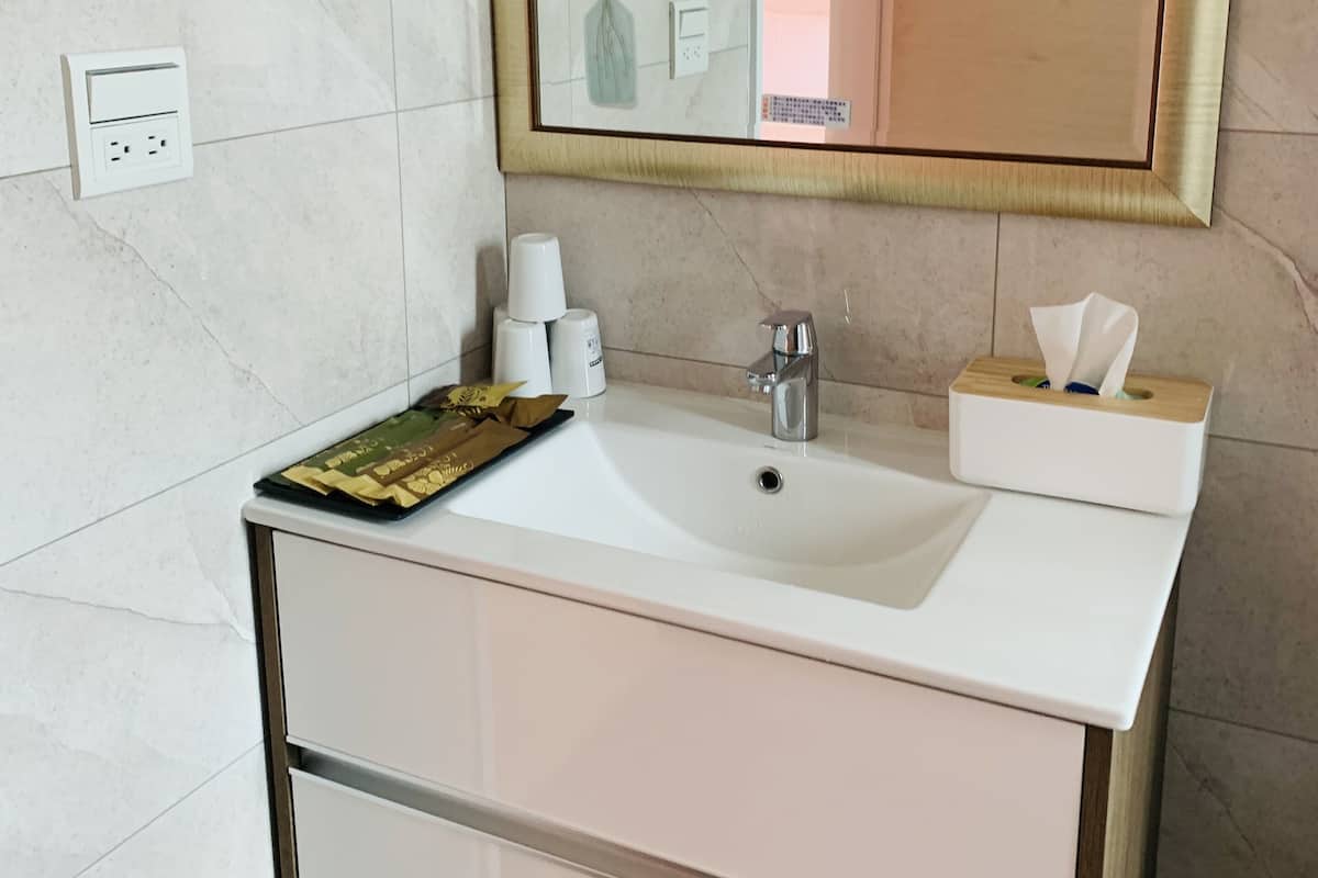 Bathroom sink