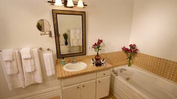 SĂšche-cheveux, serviettes fournies