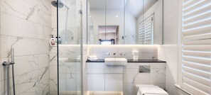 Combined shower/bathtub, hair dryer, towels, soap