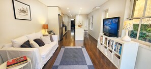 TV connectée, chaîne hi-fi, espaces bureaux