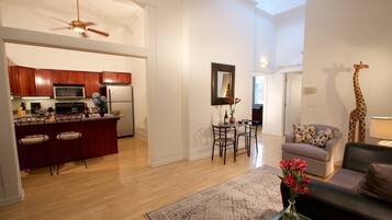 Télévision, cheminée, lecteur de DVD