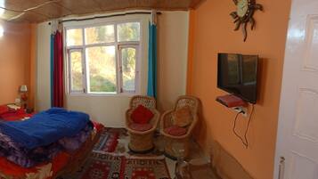 3 bedrooms, iron/ironing board, internet