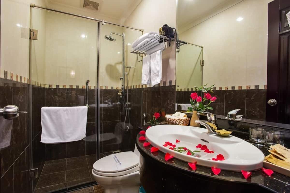 Regadera, regadera tipo lluvia, amenidades de baño de diseñador