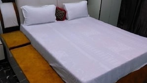 Family Room | WiFi (free) - Rest Palace Homestay (Agra)