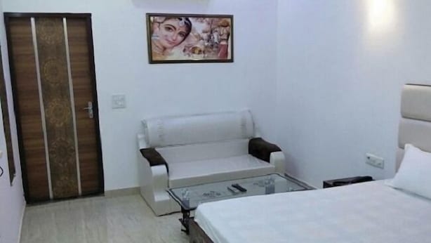 Living room - Rest Palace Homestay (Agra)