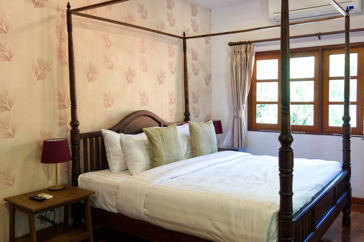 In-room safe, blackout curtains, iron/ironing board, free WiFi