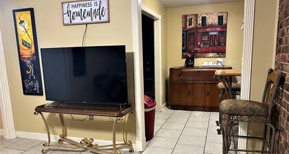 ***IF BEDS COULD TALK Historic Beauregard DownTown quick to LSU***