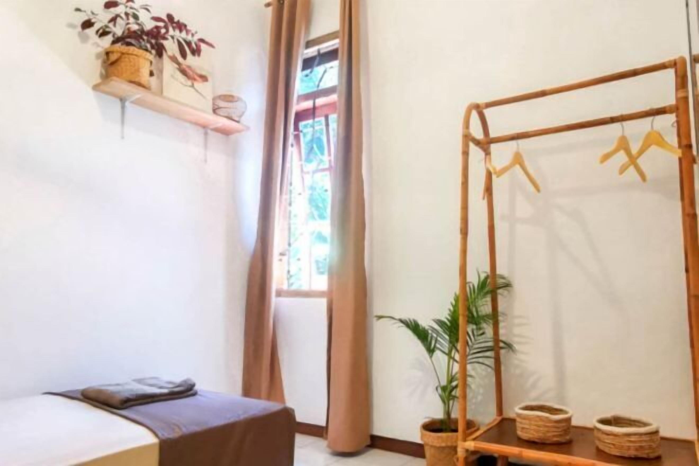 Free WiFi, bed sheets