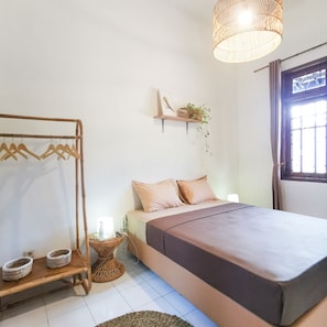 Double Room, Shared Bathroom | Free WiFi, bed sheets