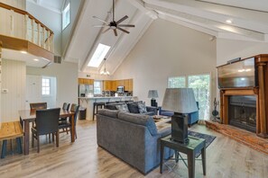 TV, fireplace, music library - Getaway w/ Hot Tub in Margaritaville Lake Resort! (Osage Beach)