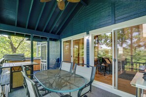 Outdoor dining - Getaway w/ Hot Tub in Margaritaville Lake Resort! (Osage Beach)