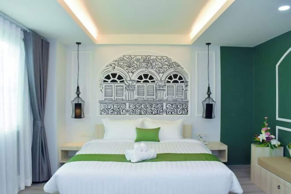 1 Schlafzimmer, Zimmersafe, individuell dekoriert, Schreibtisch