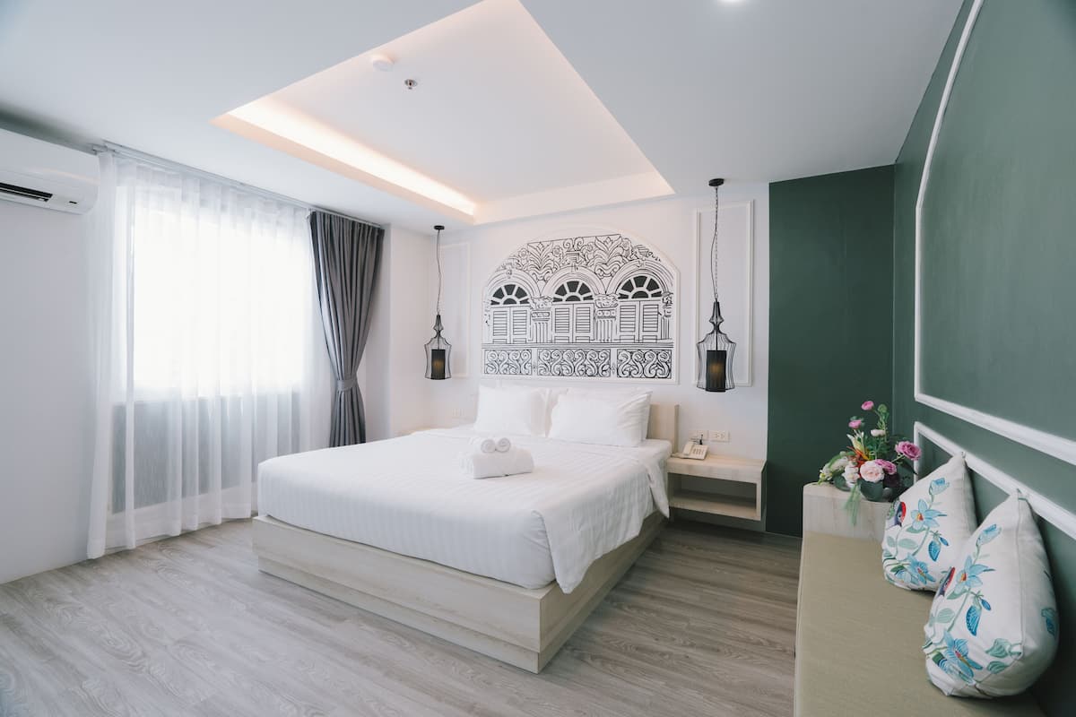 1 Schlafzimmer, Zimmersafe, individuell dekoriert, Schreibtisch
