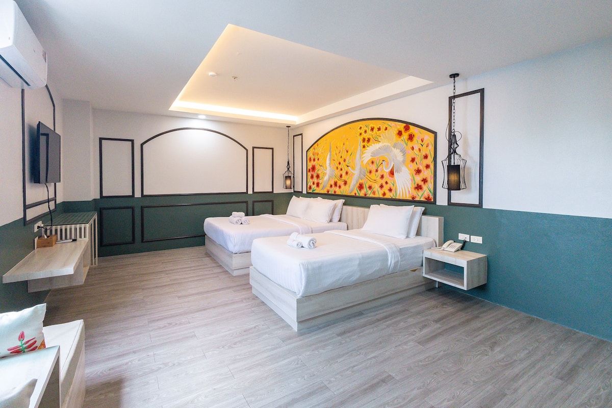 Triple Room | In-room safe, individually decorated, desk, free WiFi