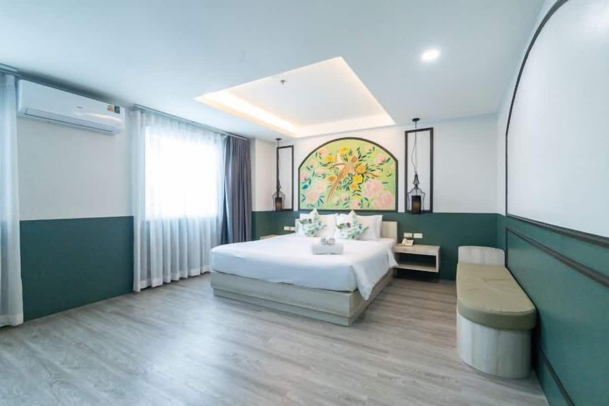 Cofres nos quartos, individualmente decorados, escrivaninha