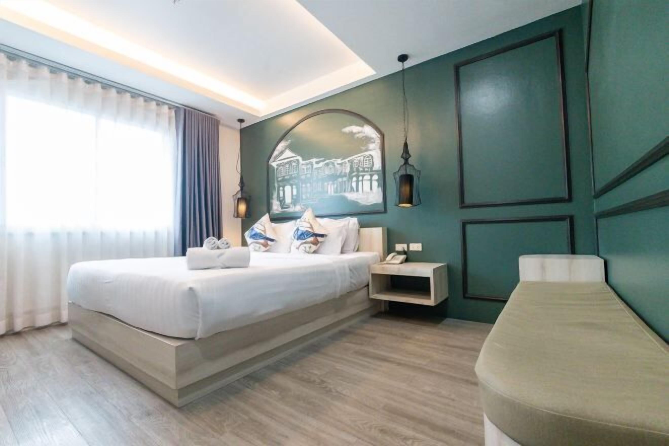 Cofres nos quartos, individualmente decorados, escrivaninha