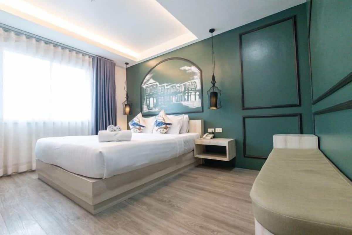 Cofres nos quartos, individualmente decorados, escrivaninha