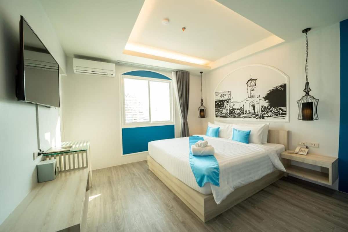 1 Schlafzimmer, Zimmersafe, individuell dekoriert, Schreibtisch