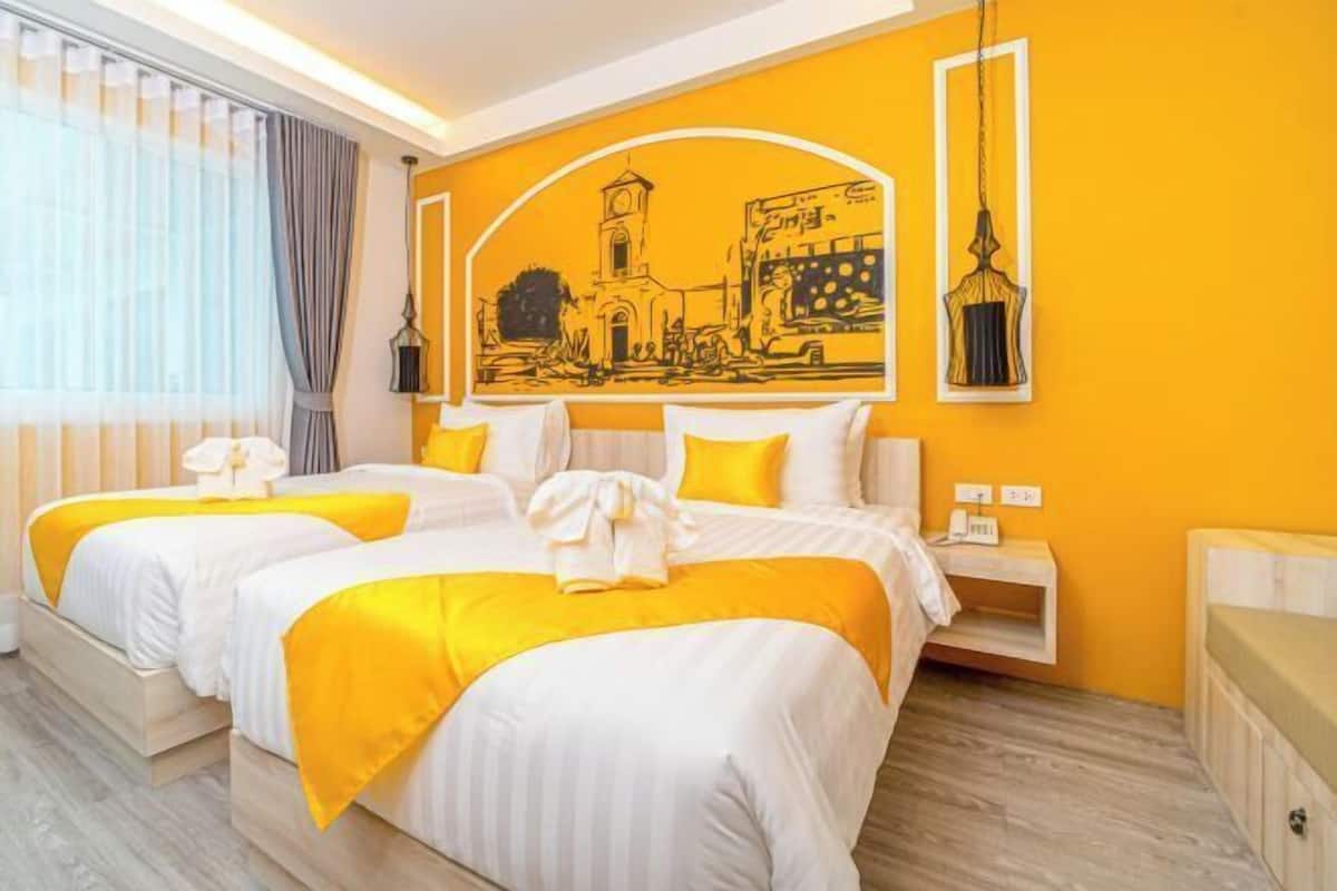 1 Schlafzimmer, Zimmersafe, individuell dekoriert, Schreibtisch