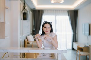 Caja de seguridad en la habitación y decoración personalizada 