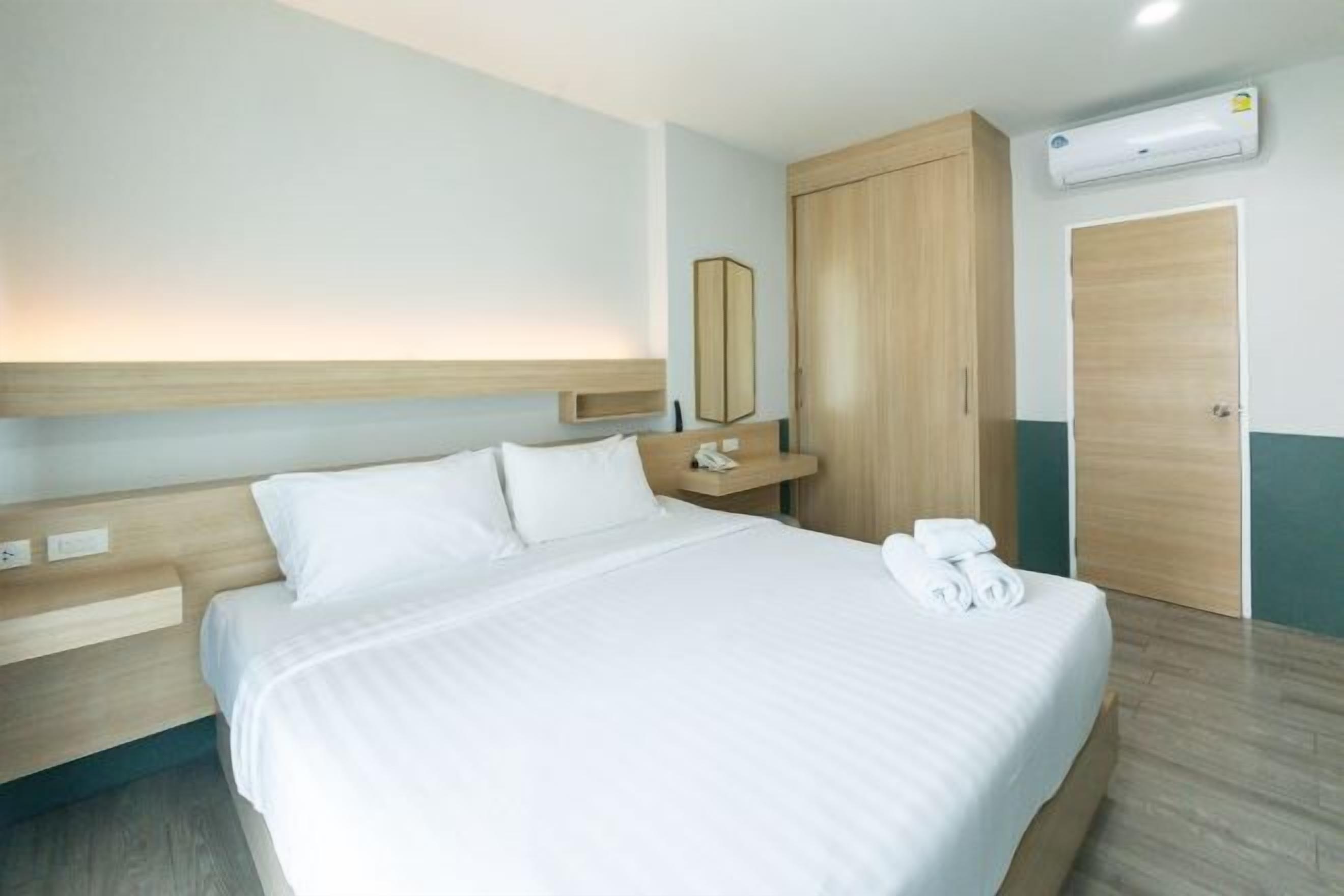 Cofres nos quartos, individualmente decorados, escrivaninha