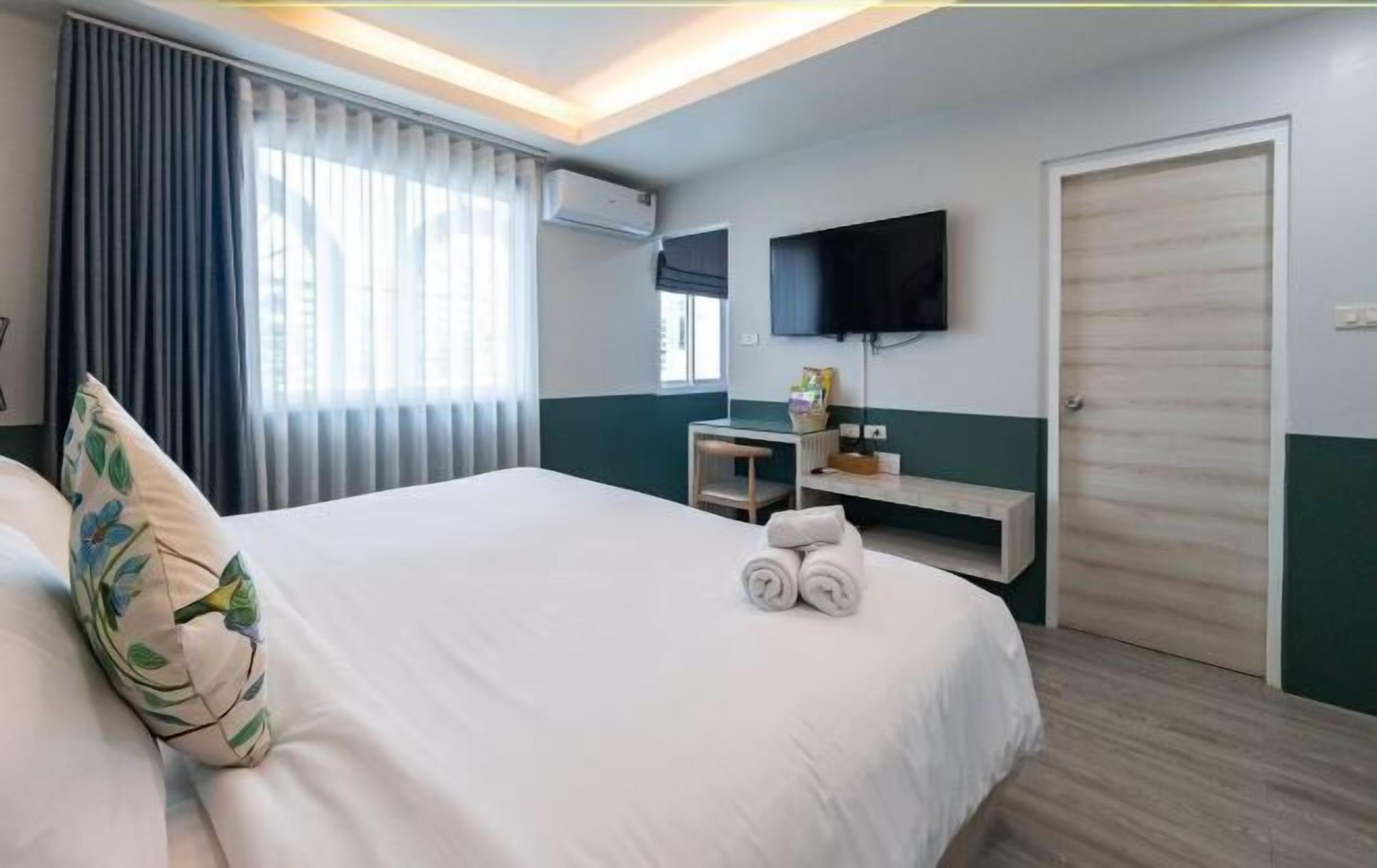 Cofres nos quartos, individualmente decorados, escrivaninha