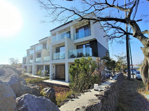 Terrace Hill with outdoor garden