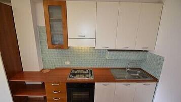 Fridge, stovetop, coffee/tea maker, cookware/dishes/utensils