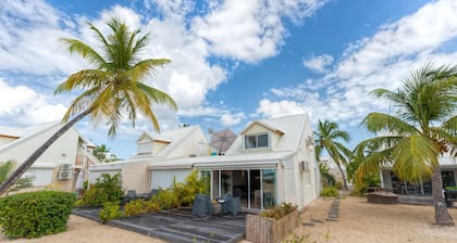 Dolce apartment on the beach of the Baie Nettlé NBBC