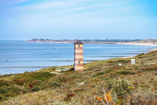 Una spiaggia nelle vicinanze