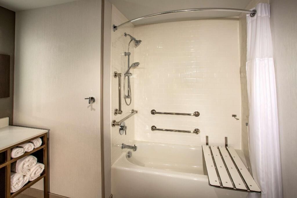 Salle de bain | Articles de toilette écologiques, séchoir à cheveux, serviettes fournies