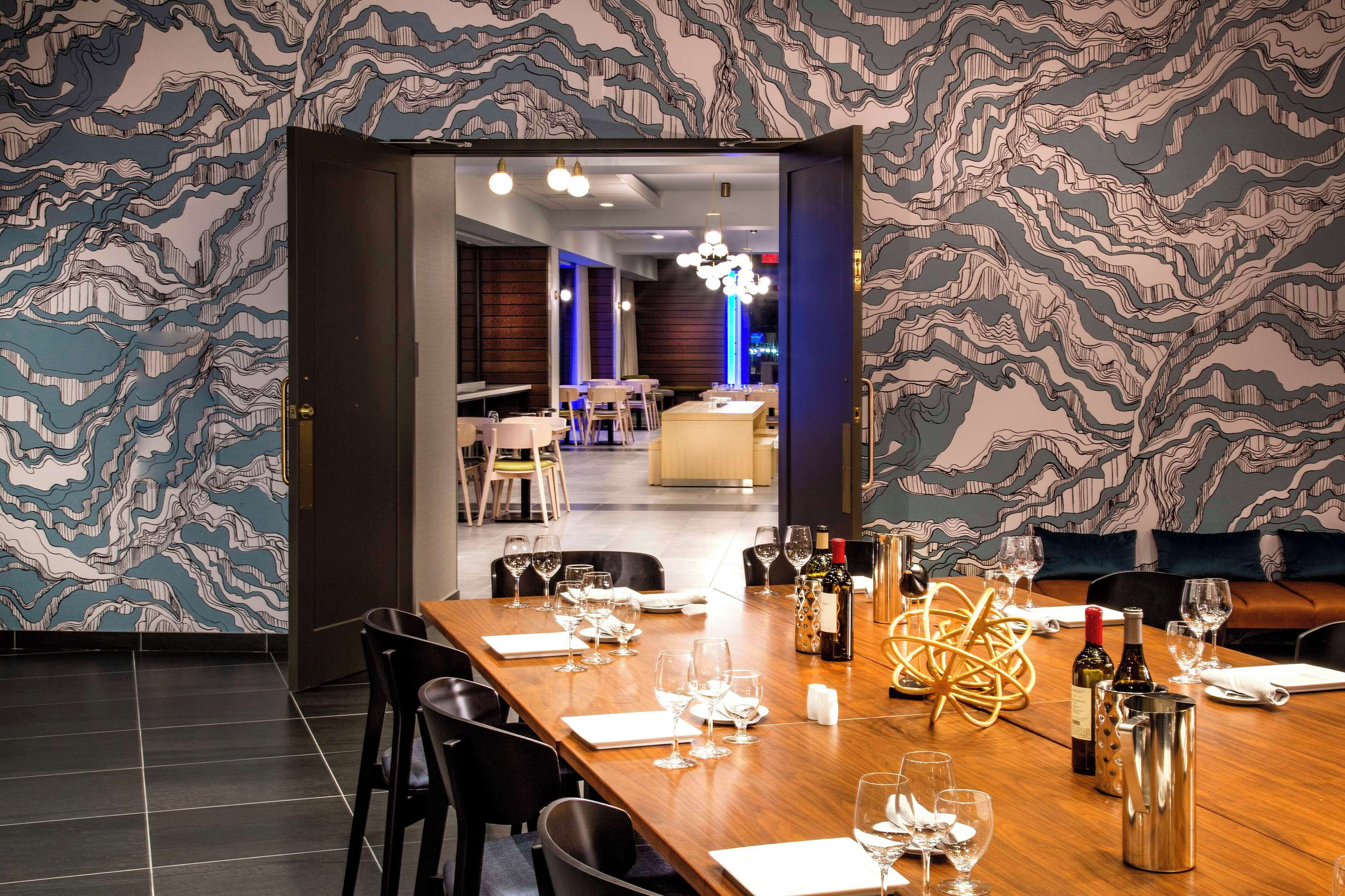 供应早餐、晚餐和早午餐