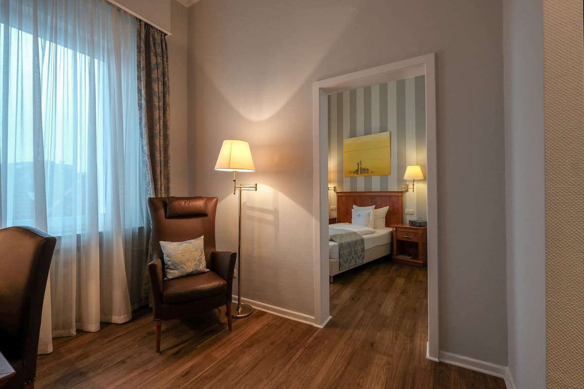 Kamar Single Basic | Seprai antialergi, minibar, brankas, dan didekorasi berbeda-beda