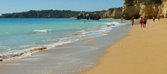 Casa moderna nel centro di Portimao, balconi, terrazza, patio e garage
