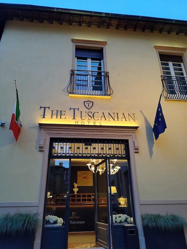 Front of property - The Tuscanian Hotel (Lucca)